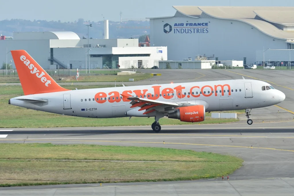 easyJet A320 Pilot Failed to Land in Iceland, Flight Diverted to Edinburgh