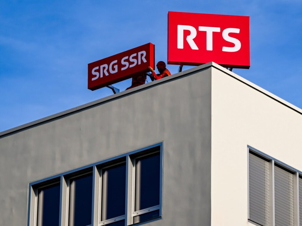 Lowering radio and TV licence fee would weaken Switzerland, say opponents