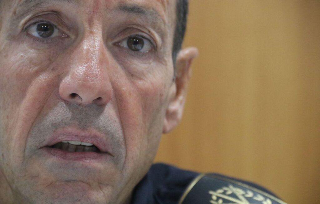 'Whoever becomes a police officer for the salary is wrong and will not have much of a future: it is a job that requires a lot of wear and tear and a lot of dedication'