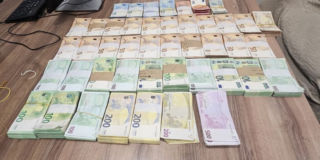 Kosovo Customs seizes around 300 thousand undeclared euros