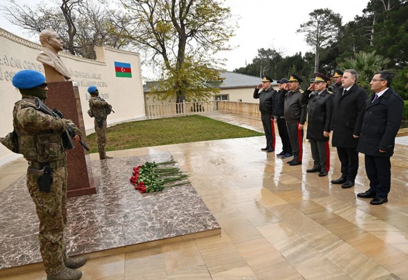 Azerbaijan officials host Uzbek military delegation at commando unit