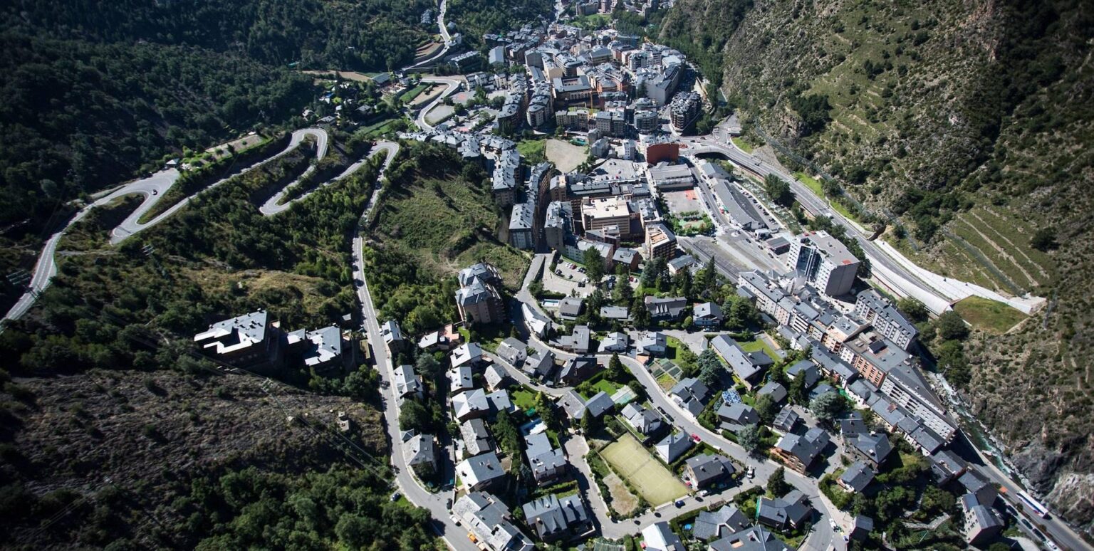 Sant Julià demands that the tram be compatible with access to public and private spaces