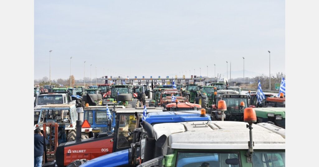 Greece at a standstill. All roads blocked until 7pm