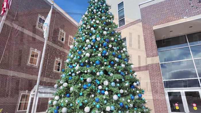 St. Cloud business owners become Secret Santas with holiday gift hunt