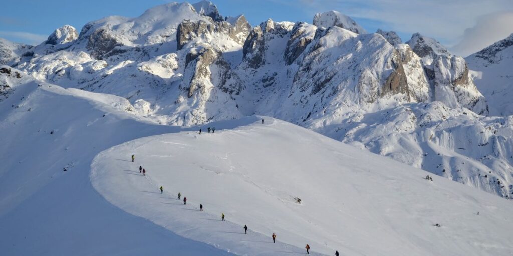 Weather in Albania, occasional rain and snow in the Alps