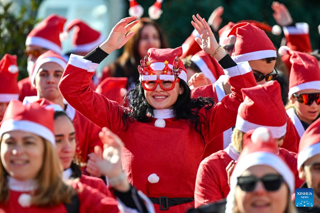 Traditional Santa race held in Skopje, North Macedonia-Xinhua