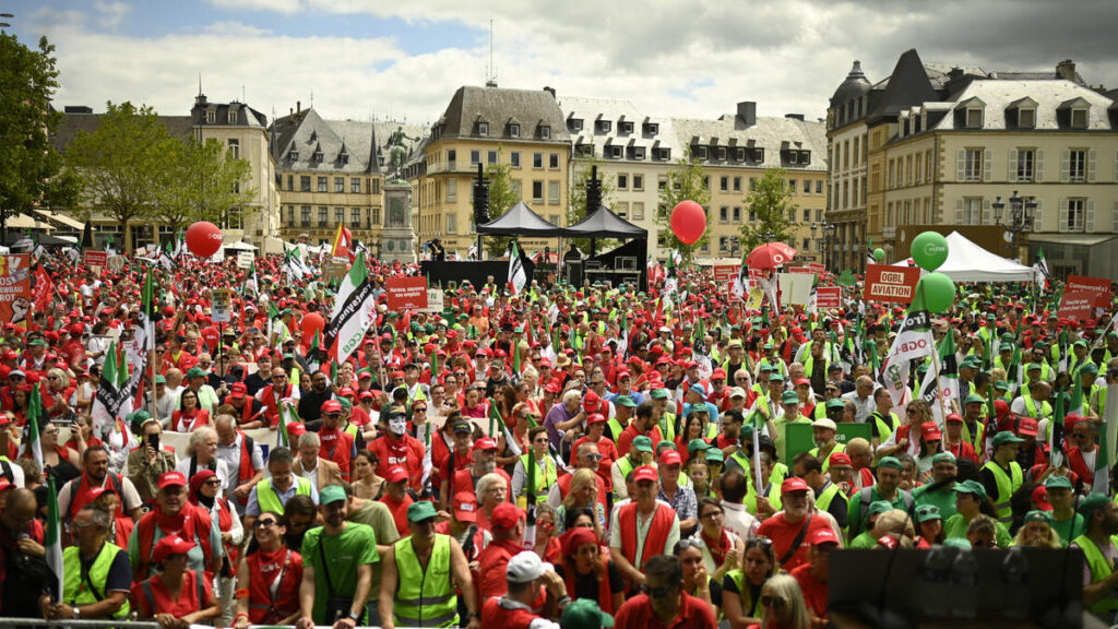 Thousands of LCGB and OGBL union members gathered for a mass demonstration against government labour policy in June