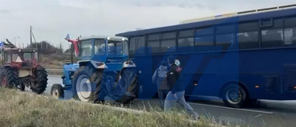 Serres: A policeman's cage rammed a tractor - A farmer was in danger of being swept away (video) | Society