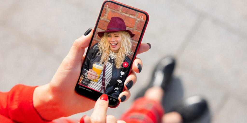 The habit of watching reels on TikTok or Instagram is associated with attention deficit and mood disorders