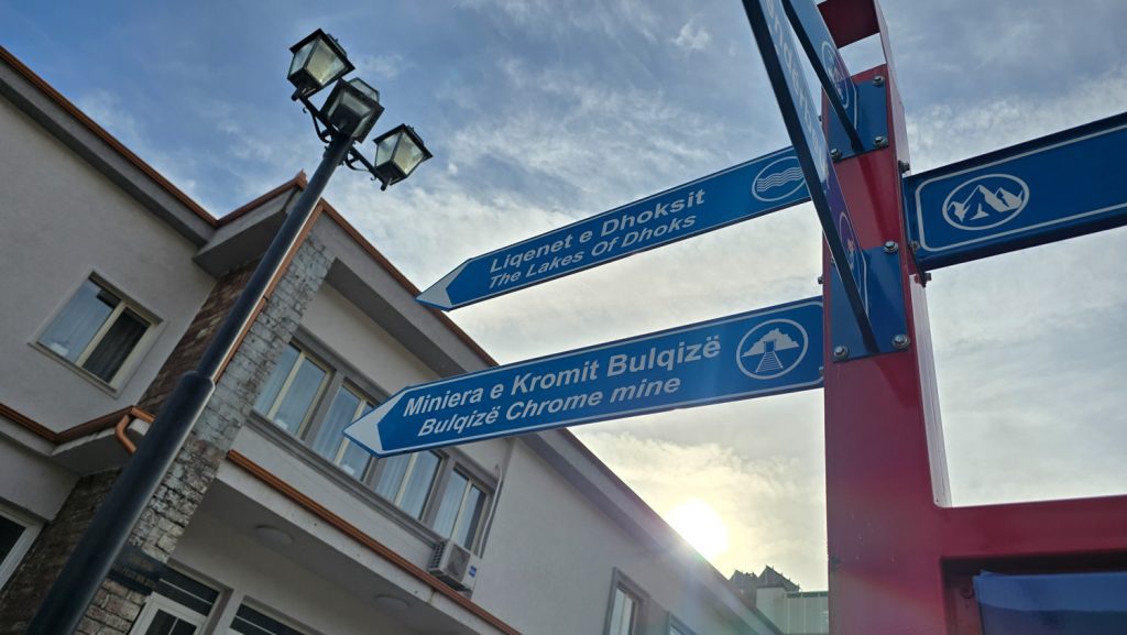 Signpost indicating the direction to the chromium mine in Bulqiza / PHOTO: Jona Cenameri