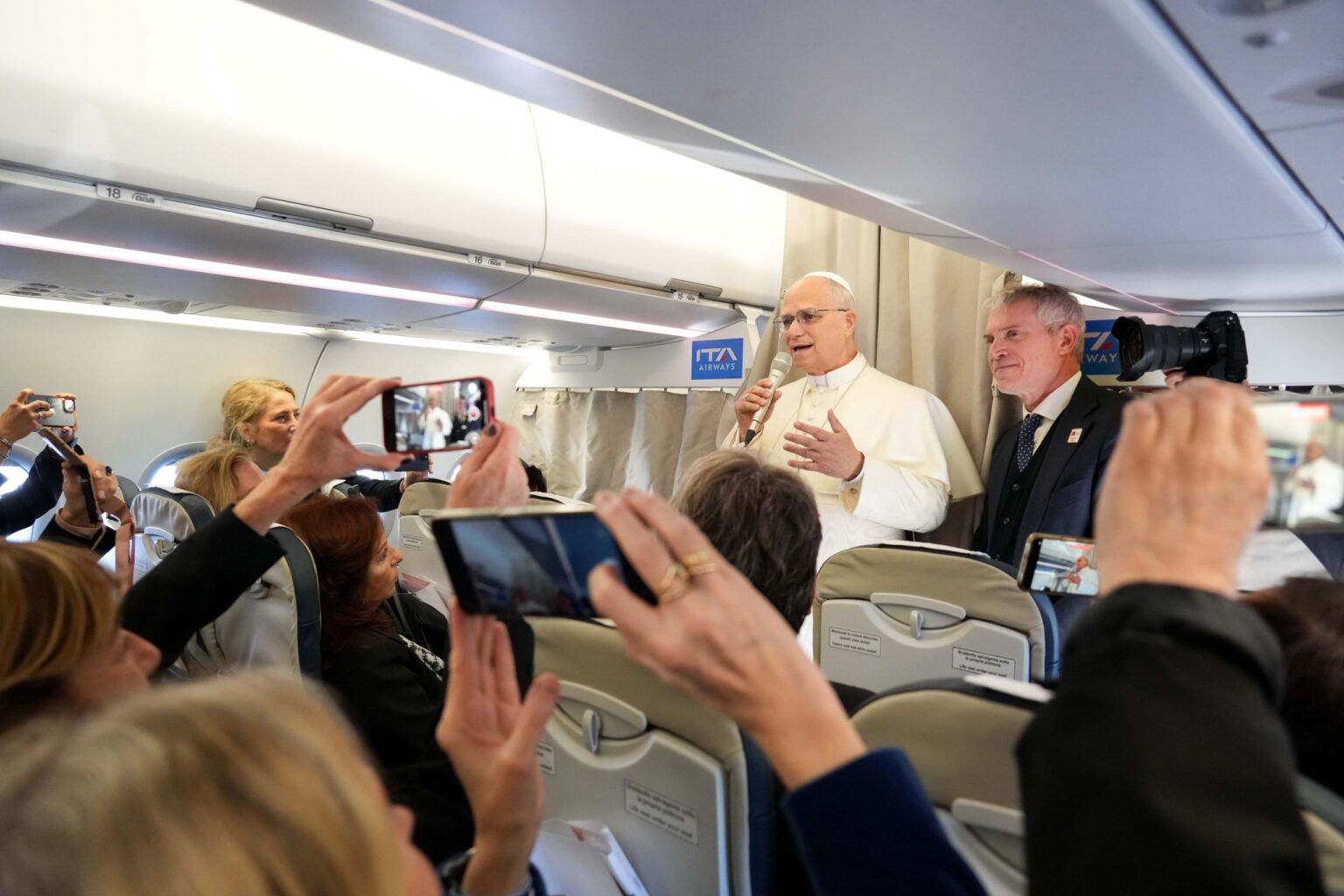Pope Arrives in Turkey Giving Thanks, Preaching Peace