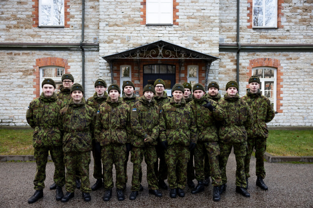 On 12 December, the Estonian Cyber Command marked the January conscription intake’s transfer to the reserve, recognising outstanding service, with families in attendance. Photo by Maria Tammeaid