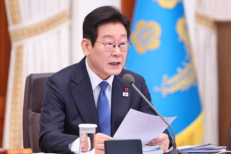 President: Return to Cheong Wa Dae Symbolizes Restoration of Democracy