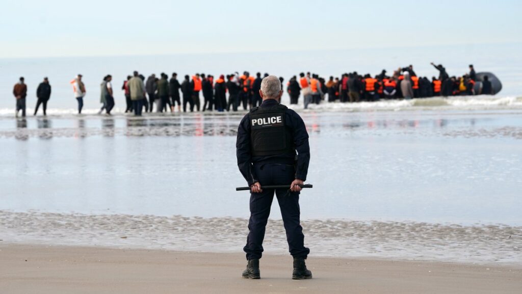 French police unions block crackdown on Channel crossings