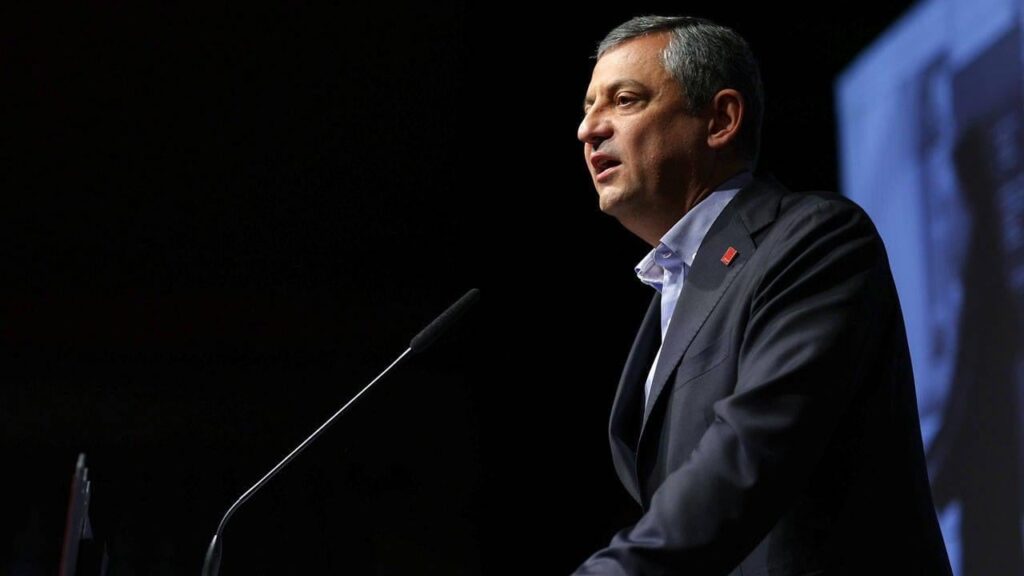 Özgür Özel's reaction to the British Labor Party at the PES Leaders Meeting