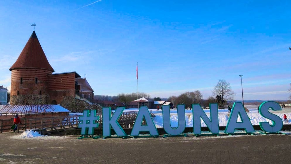 ARCHIVE - The word "Kaunas" is written in large letters in front of the castle. Photo: Alexander Welscher/dpa/symbol image