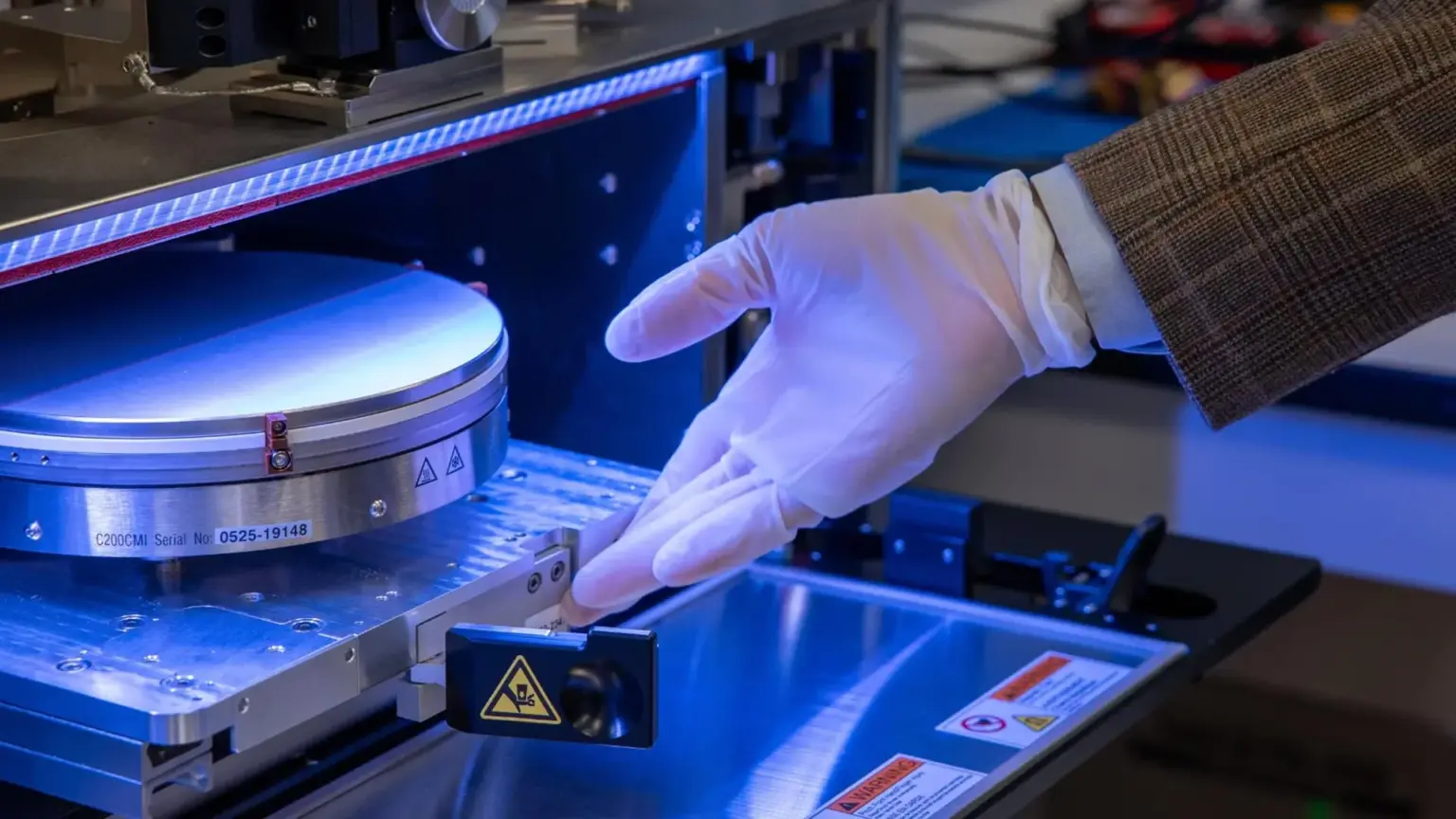 This new 3D chip could break AI’s biggest bottleneck This new 3D chip could break AI’s biggest bottleneck