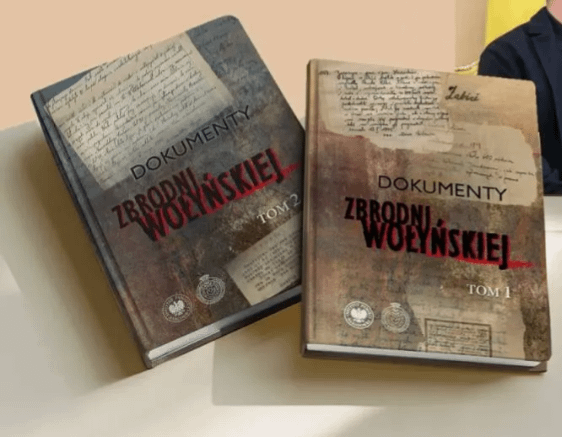 President Karol Nawrocki presented Volodymyr Zelensky with two volumes of "Documents of the Volhynian Crime"