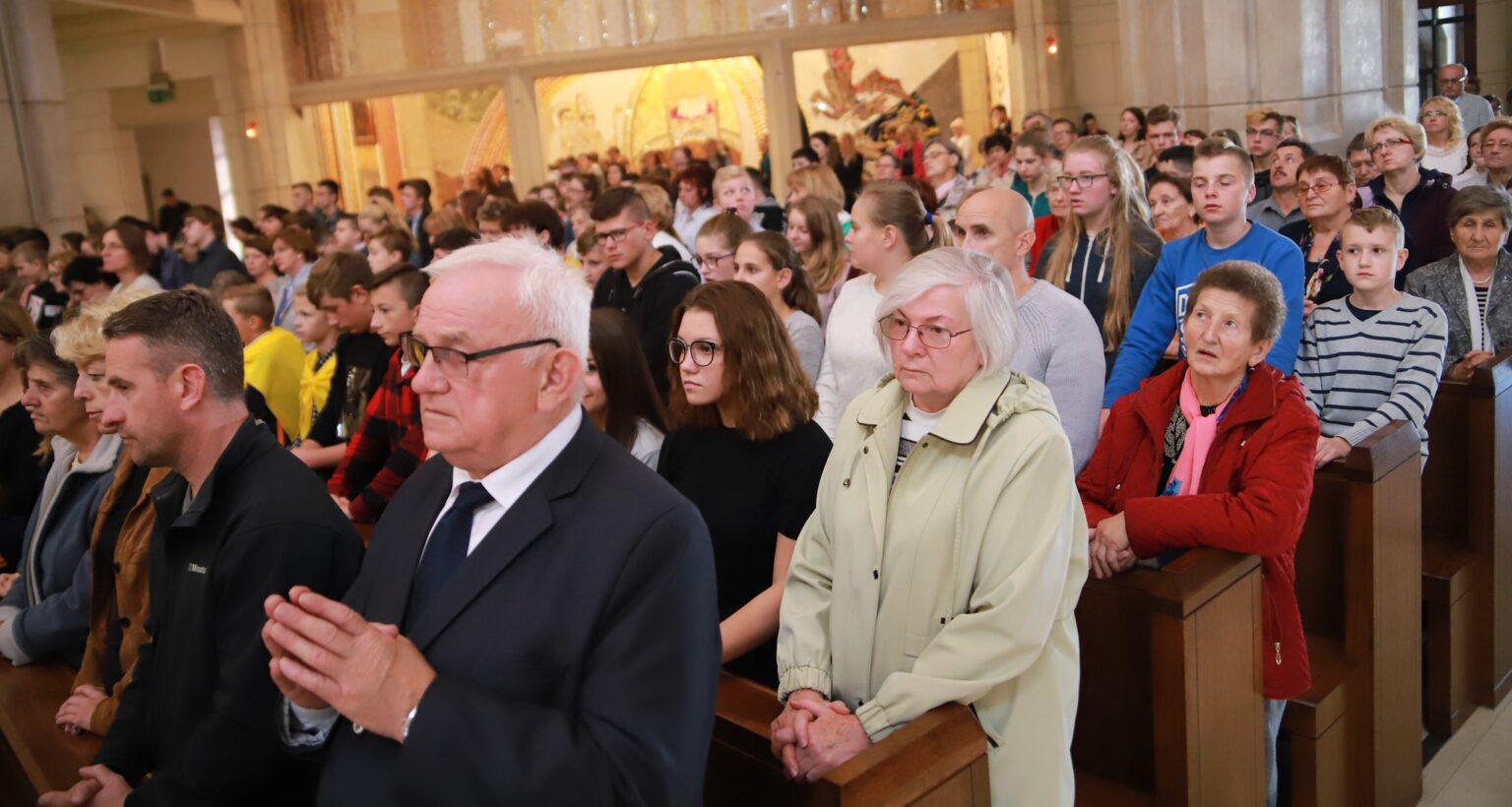 Church attendance in Poland stable at 30% but school religion participation continues decline