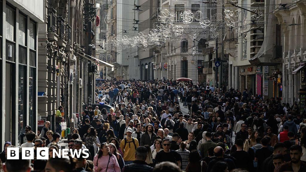 Turkey arrests 115 IS suspects ‘planning New Year’s attacks’ Turkey arrests 115 IS suspects 'planning New Year's attacks'