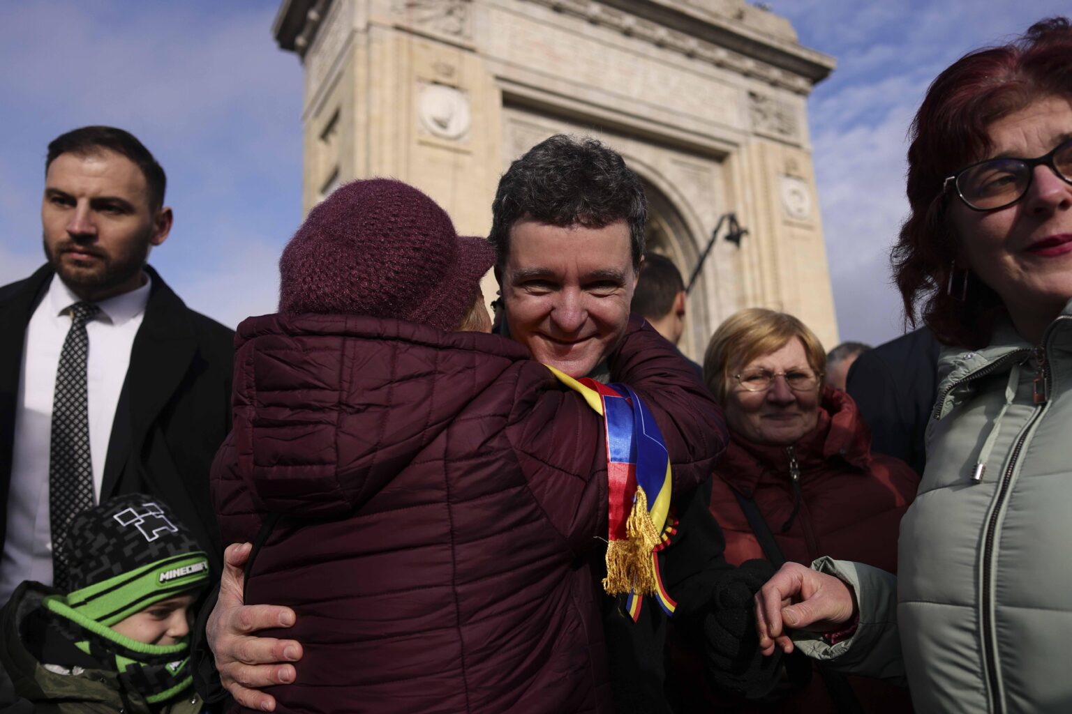 Nicușor Dan, "assaulted" on Facebook with messages in which people ask him to watch the Recorder documentary "Captured Justice": "Maybe you have time to look at where Romania is"