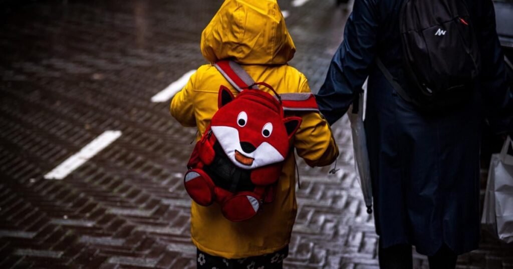 Municipalities threaten homeless mothers with taking children away | Investico Investigative journalists