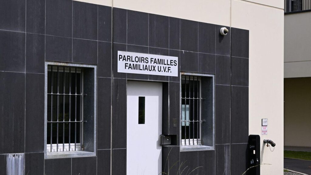 TESTIMONIALS. “It’s a labyrinth”: the obstacle course for relatives of prisoners to access the visiting room in prison