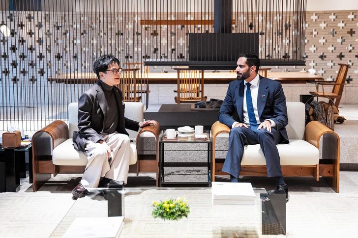 CJ Group Chairman Lee Jae-hyun, left, meets with UAE Minister of Culture Salem Bin Khalid Al Qassimi at CJ Human Resources Center in Seoul, Tuesday. Courtesy of CJ Group