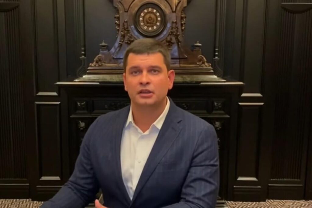 "Moscow has very long arms"