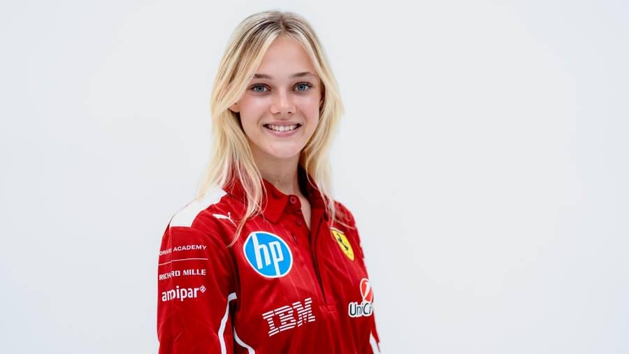 17-year-old Alba honored internationally: Named woman of the year by the FIA