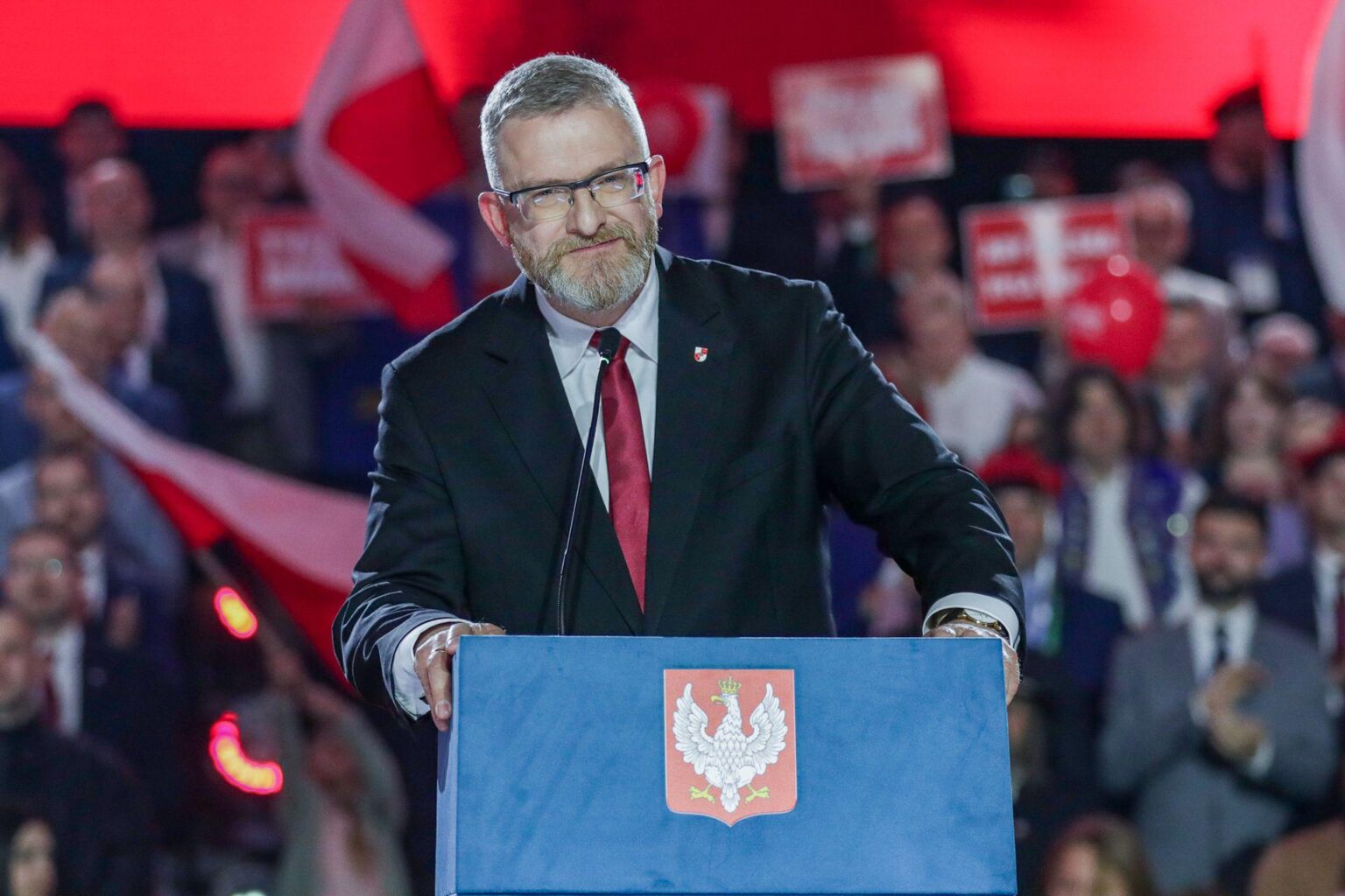 A wave of comments after Sasin's words. "Braun can become a member of the government"