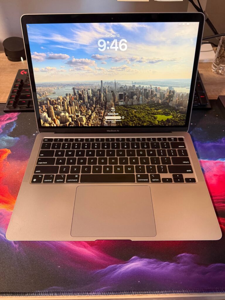 Apple MacBook Air 13″ – M1 (2020) – 16GB RAM – 256GB