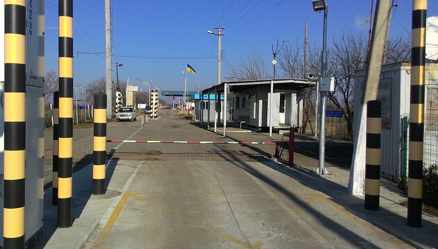 Traffic to Moldova border in Odesa region restricted after Russian attack