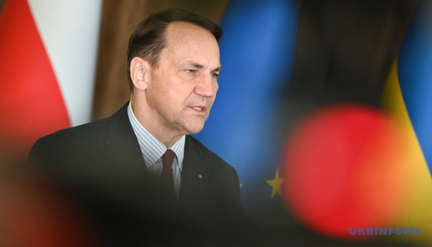 Sikorski responds to anti-Ukrainian post by Polish judge who fled to Belarus Sikorski responds to anti-Ukrainian post by Polish judge who fled to Belarus