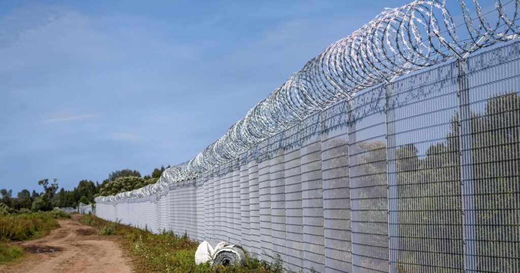 NATO ally builds 175-mile long barrier along Russian border amid WW3 fears | World | News NATO ally builds 175-mile long barrier along Russian border amid WW3 fears | World | News