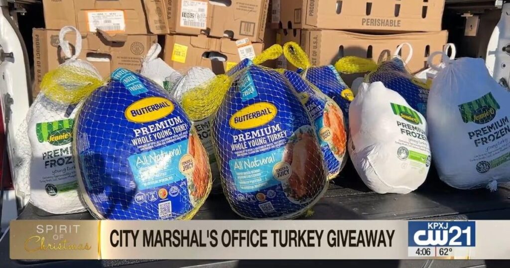 Shreveport City Marshal’s Office hosts inaugural turkey giveaway | News