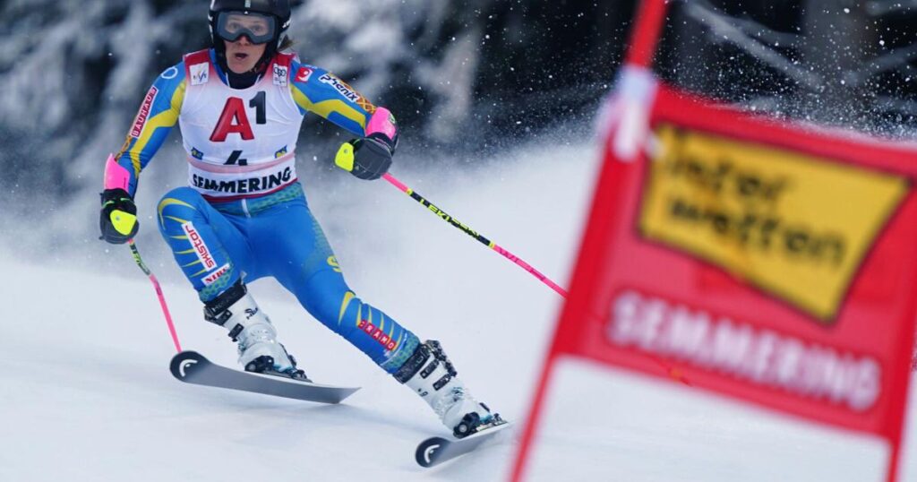 Olympic champion Sara Hector leads World Cup GS after 1st run. Mikaela Shiffrin stands 8th. | National News