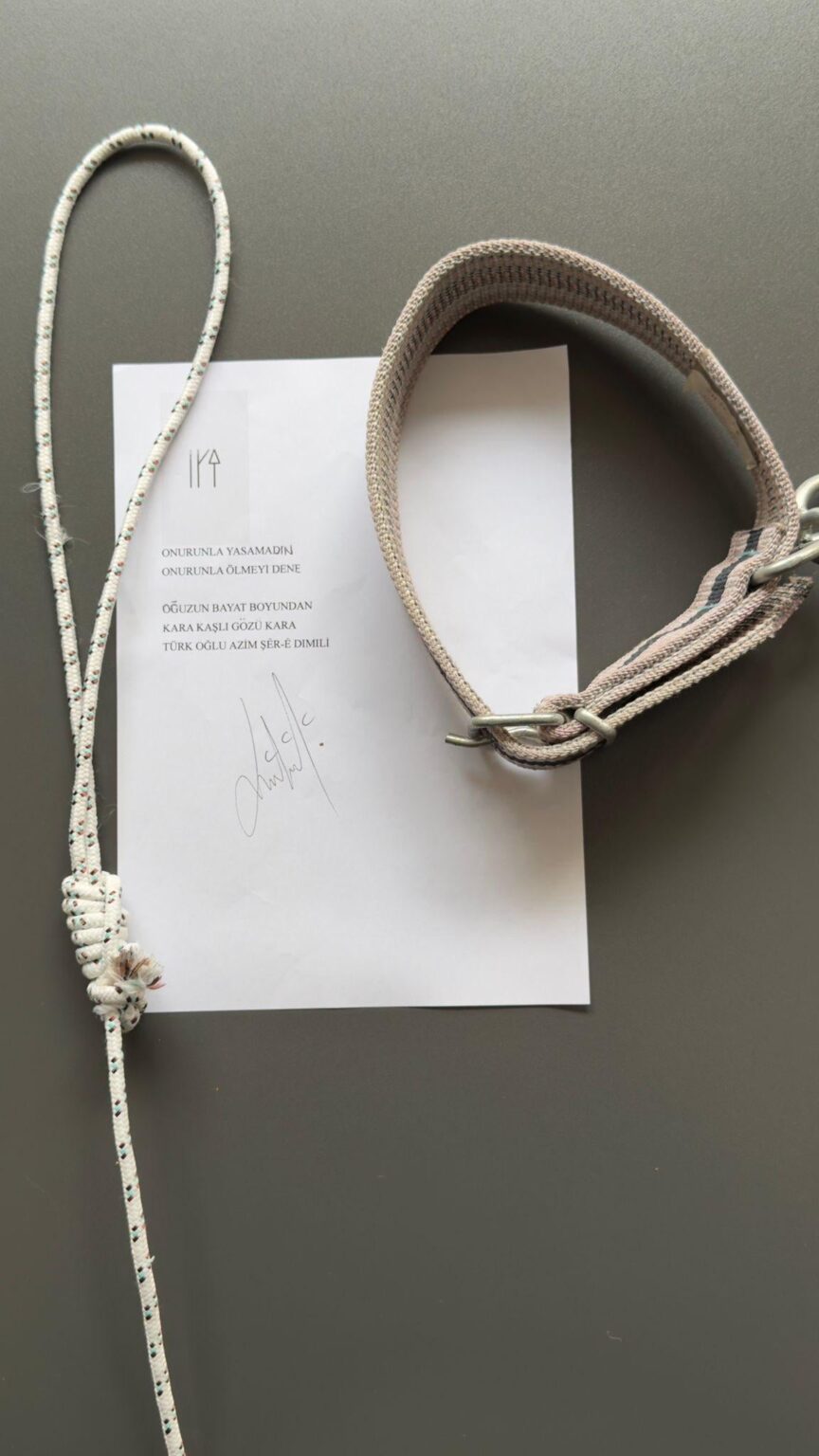 Muammer Alan, the village guard's son, sent a rope and leash to Devlet Bahçeli. "You didn't live with your honor, try to die with your honor"