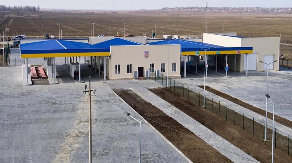 Russian drone attack on Ukraine's south forces closure of border crossing with Moldova