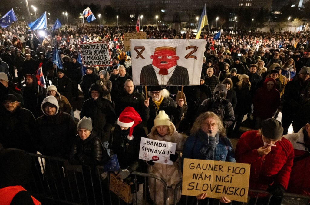 Thousands Hold Fresh Anti-Government Protest in Slovakia