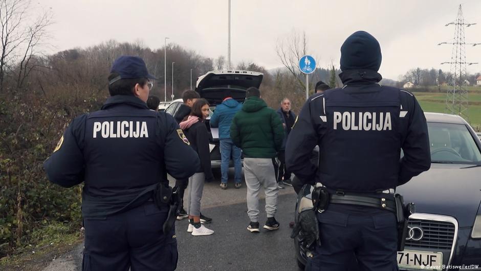 Does Slovenia's new security law target Roma people? – DW – 12/17/2025