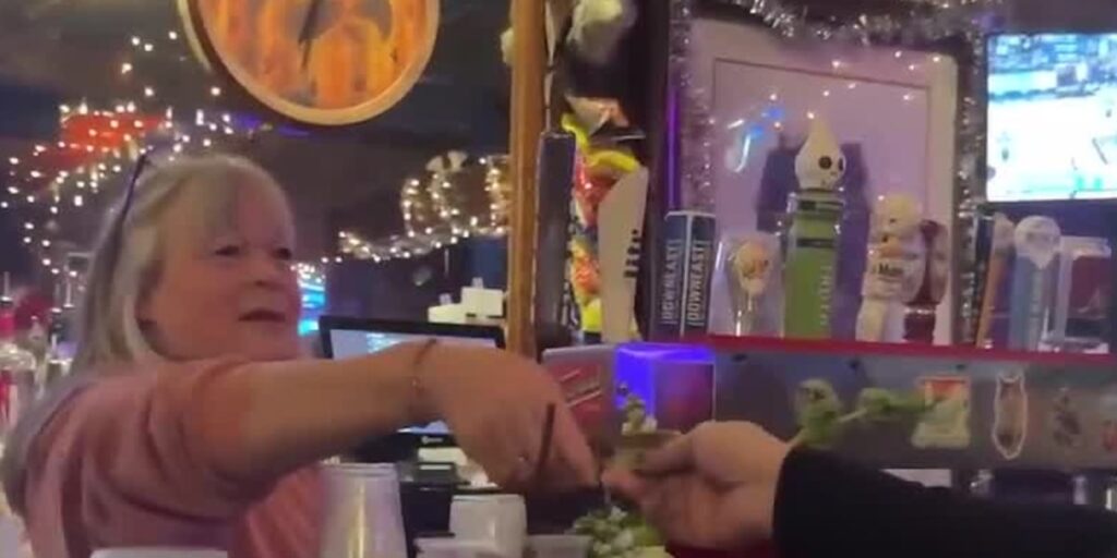 Beloved Mainstrasse bartender retires after 30 years to focus on health