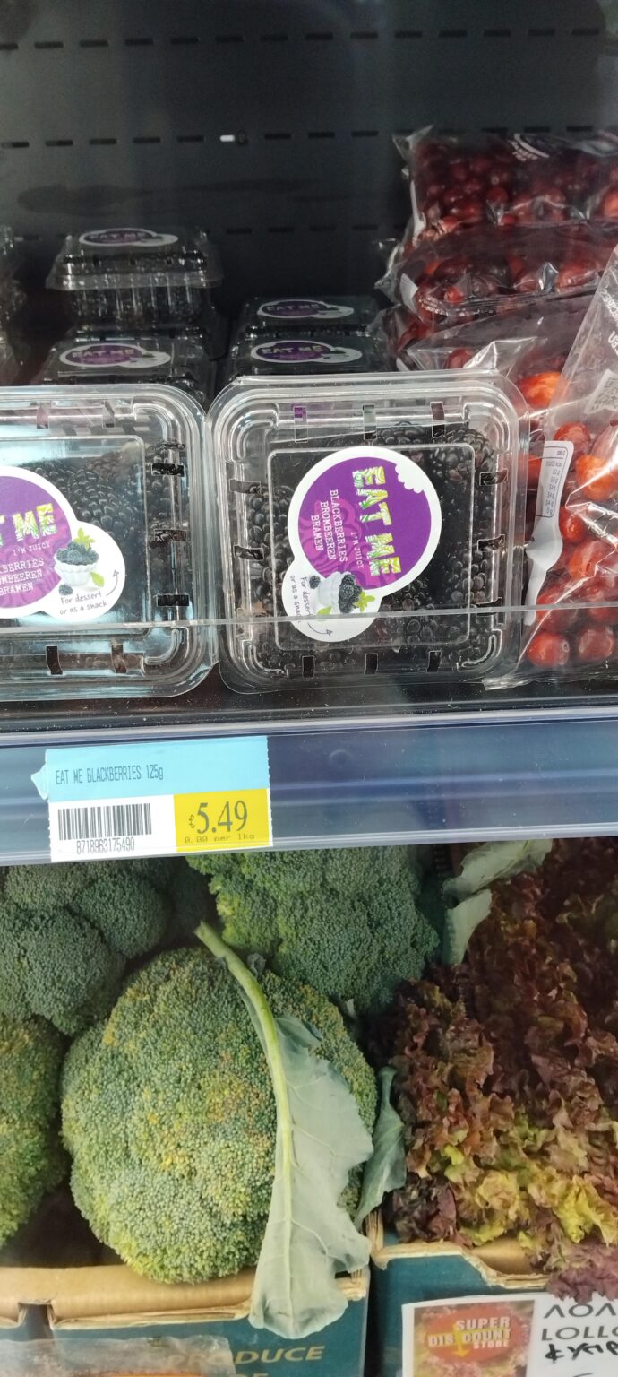 Bro is this normal? €5,49 for EIGHT (moldy) blackberries