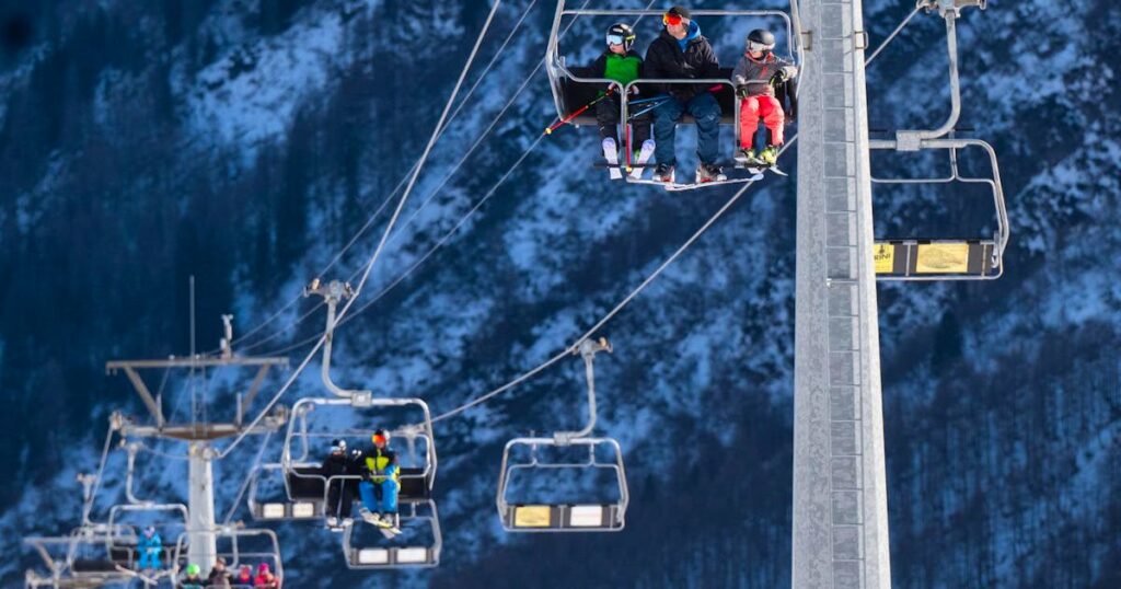 German falls 70 meters to his death from chairlift