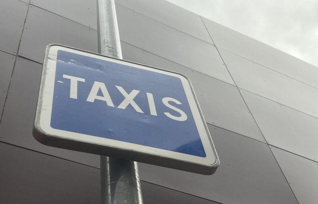 If a taxi driver transfers a license, he can be a driver, but he will not be able to obtain a new authorization