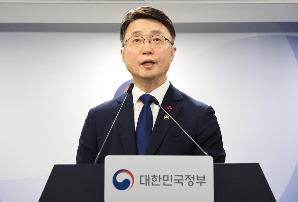 Gov't urges KT to waive contract termination fees over hacking incident