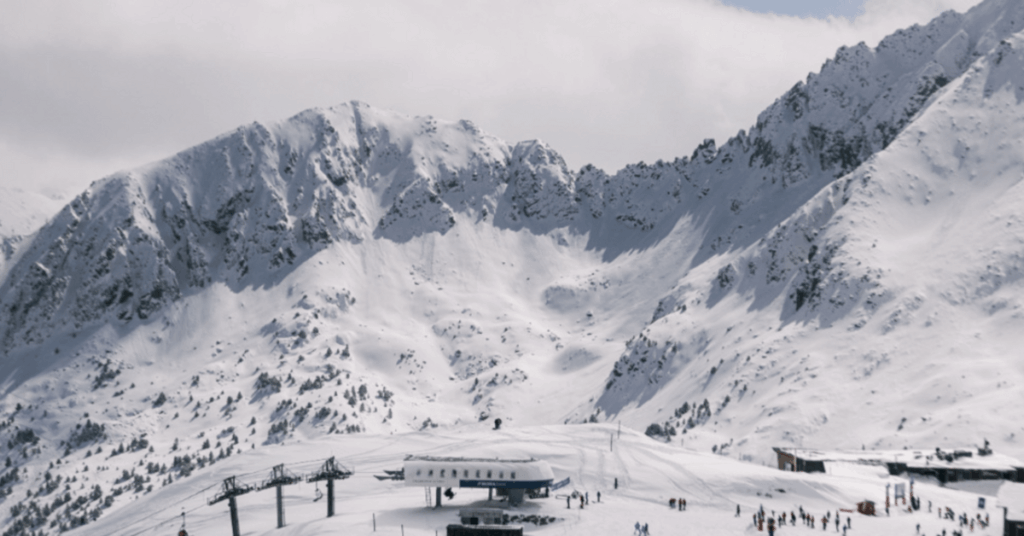 Snow forecast between Monday and Tuesday and the weekend