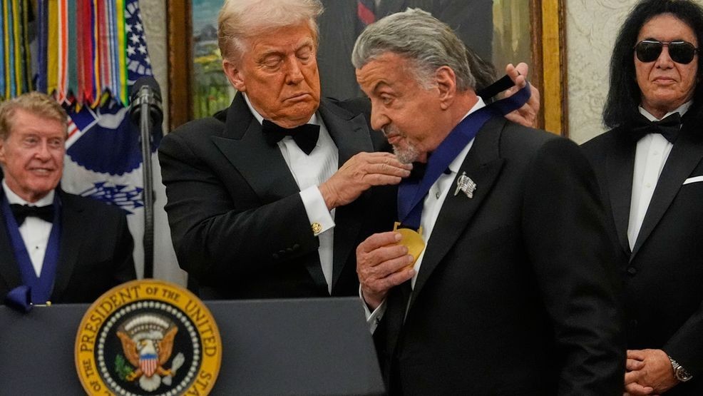 The National Desk dark theme brand icon