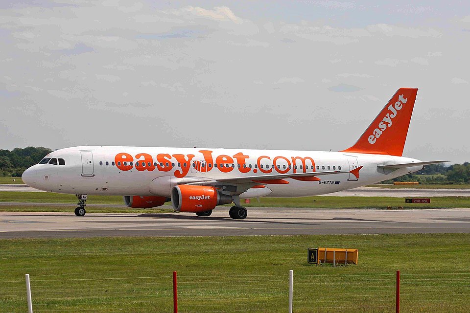 An picture of easyJet aircraft A320-214