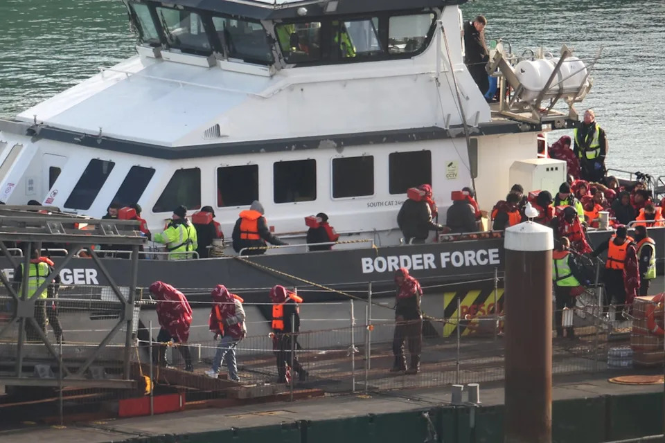 After a lull in the number of migrants arriving to the UK in small boats , good weather conditions have seen nearly 800 arrive in the last week. (Getty)